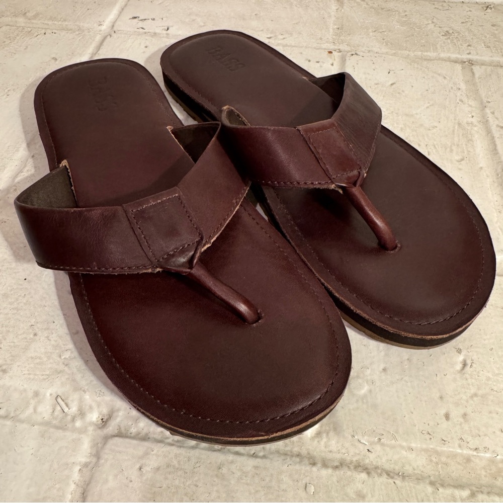 New Men’s BASS brown leather upper, flip flop sandals, size 12D